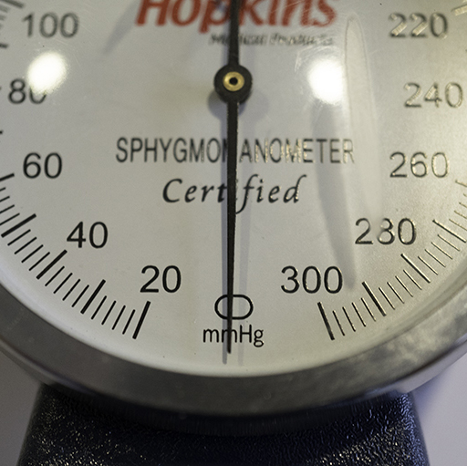 Sphygmomanometer gauge showing indicator needle pointing straight down